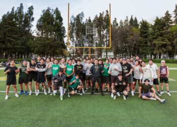 • Explora la historia de Carlos Galván, coach de la UAEMéx, y su legado de 30 años en el fútbol americano de Potros Salvajes.