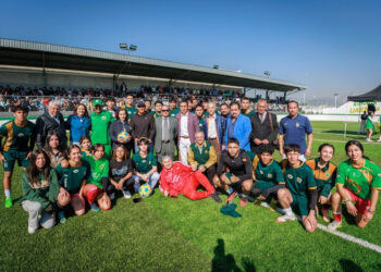 El ex futbolista del Club Deportivo Toluca, Víctor Ruíz del Valle, firmó cuatro balones de fútbol para la comunidad estudiantil.