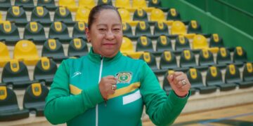 Con más de 40 años de trayectoria en el deporte universitario, Micaela Paula Munguía Olvera es un ejemplo de dedicación, disciplina y amor por la enseñanza deportiva.