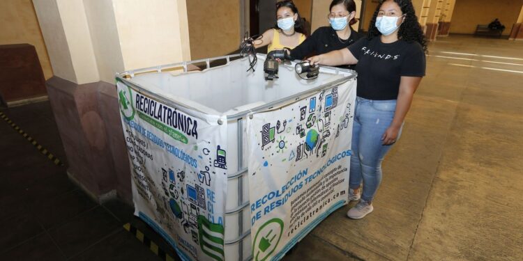 Esta campaña tiene como objetivo de que la comunidad universitaria se sensibilice sobre la importancia de darle un adecuado manejo a los residuos electrónicos que se generan de manera cotidiana.