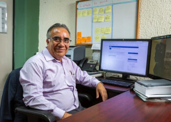 Desarrollan robot cosechador de jitomates