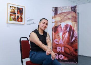 Zut Gómez, fotógrafa y egresada de la UAEMéx, expuso “Cariño”, una serie fotográfica que habla de la fuerza y el amor que permite a las mujeres lesbianas existir y resistir ante los estereotipos