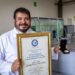 El investigador de la UAEMéx, Leobardo Gómez Oliván, gana el Premio Nacional de Ciencias Farmacéuticas 2025, destacando por su trayectoria en ecotoxicología y salud ambiental.
