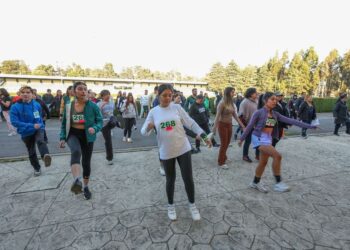 La carrera y caminata se llevaron a cabo en el Estadio Universitario “Juan Josafat Pichardo Cruz” y la rodada ciclista, por calles de la capital mexiquense.