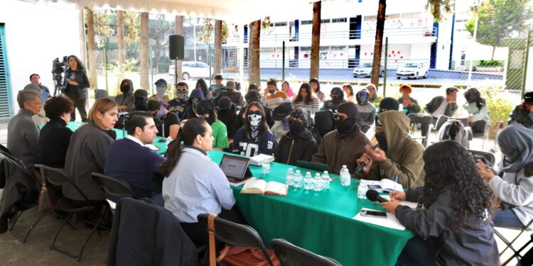 Decisiones unilaterales frenan el diálogo con el Enjambre Estudiantil