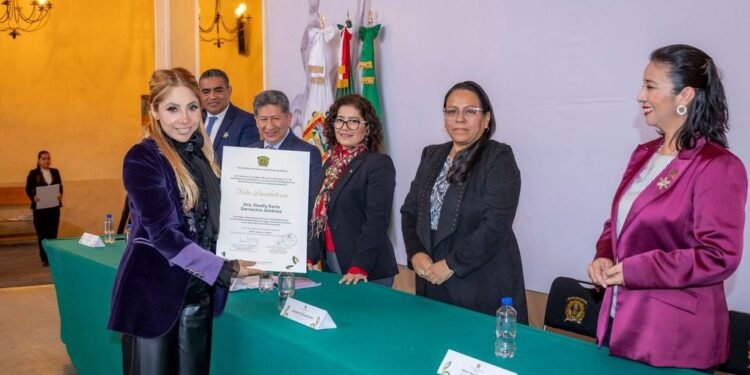 La Nota Laudatoria es un galardón que simboliza la productividad, eficiencia y pasión por la mejora continua del profesorado universitario.