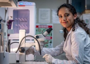 Carolina investiga gen clave para regenerar la médula espinal… ¡y ya ganó el primer lugar estatal!