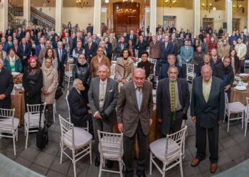 Como parte de este acto, se entregaron reconocimientos a integrantes de la Fraternidad Institutense.