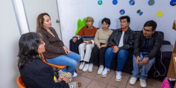 Ana Olivia Ruiz Martínez y Brissia Sthephanie Fuentes Carmen desarrollan proyectos de investigación y divulgación sobre problemas psicológicos en adolescencias y juventudes mexiquenses en la zona del Centro Universitario UAEM Zumpango.