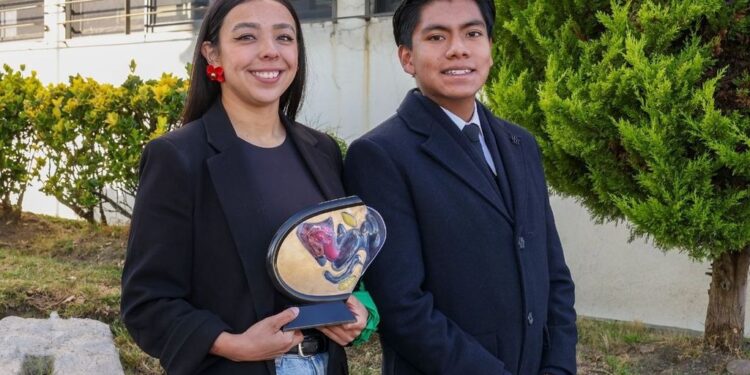 La egresada Victoria González Herrera y el estudiante Isaac López Martínez destacan por impulsar acciones sociales y ambientales desde la Universidad Autónoma del Estado de México.