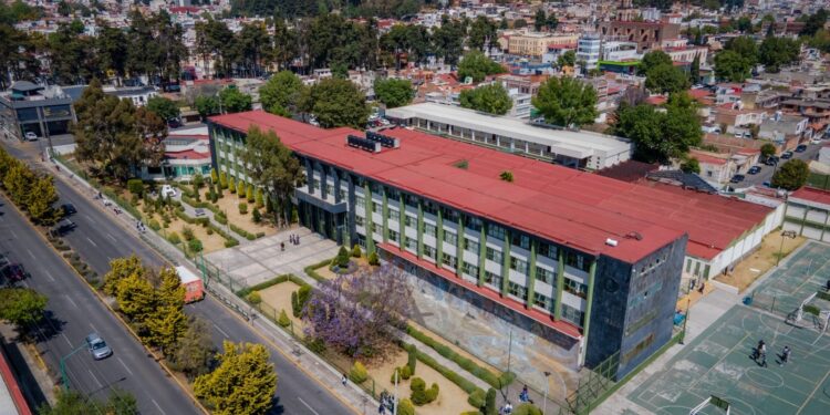 La Administración Universitaria 2025-2029 consolida la gratuidad total de estos materiales pedagógicos digitales, en beneficio de los 25 mil estudiantes de su nivel medio en todo el territorio estatal.