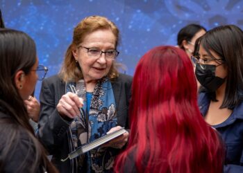 Ana Beatriz Cetto visita la UAEMéx y llama a las y los jóvenes a ejercer una ciencia ética, abierta y comprometida con la paz, en el marco del Día Internacional de la Mujer y la Niña en la Ciencia.