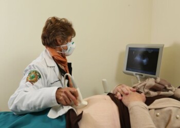 “La salud siempre es importante; ser preventivos es mucho mejor que ser curativos. Los invitamos a que vengan, conozcan la clínica y se atiendan con nosotros”, concluyó Sergio Alejandro García Zúñiga.