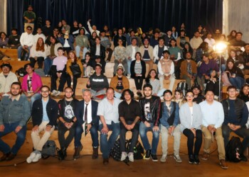 Lauro Zavala UAEMex cine fue el eje de una conferencia donde explicó cómo la violencia y el erotismo construyen emociones en el lenguaje cinematográfico.