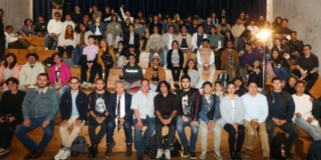 Lauro Zavala UAEMex cine fue el eje de una conferencia donde explicó cómo la violencia y el erotismo construyen emociones en el lenguaje cinematográfico.