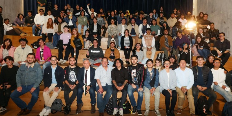 Lauro Zavala UAEMex cine fue el eje de una conferencia donde explicó cómo la violencia y el erotismo construyen emociones en el lenguaje cinematográfico.