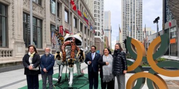 La Universidad Autónoma del Estado de México difundió su oferta educativa, promovió el acervo editorial universitario y donó alebrijes monumentales elaborados por estudiantes mexiquenses.