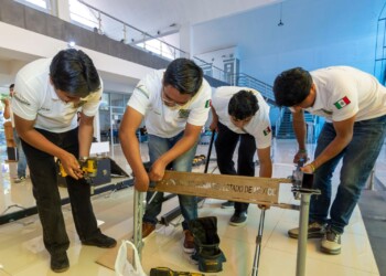La Student Steel Bridge Competition de la AISC y la ASCE simula el proceso real de diseño, fabricación y ensamblaje de puentes de acero bajo estrictos criterios de evaluación.