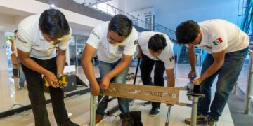 La Student Steel Bridge Competition de la AISC y la ASCE simula el proceso real de diseño, fabricación y ensamblaje de puentes de acero bajo estrictos criterios de evaluación.