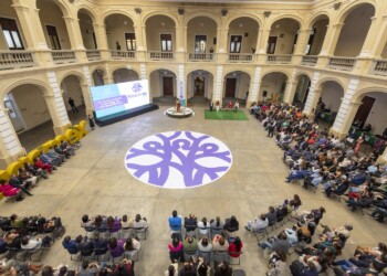 La rectora destacó que la relevancia de las instituciones educativas está estrechamente vinculada con la creación y promoción de entornos seguros, igualitarios y libres de cualquier forma de violencia.