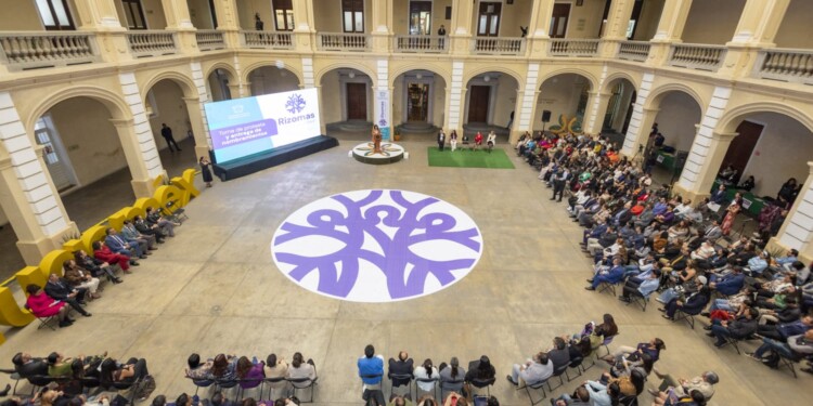 La rectora destacó que la relevancia de las instituciones educativas está estrechamente vinculada con la creación y promoción de entornos seguros, igualitarios y libres de cualquier forma de violencia.