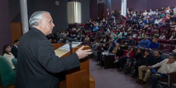 Durante su visita a la UAEMéx, Miguel Torruco Marqués reflexionó sobre la evolución del turismo mexicano, los retos del sector y el papel de las nuevas generaciones.