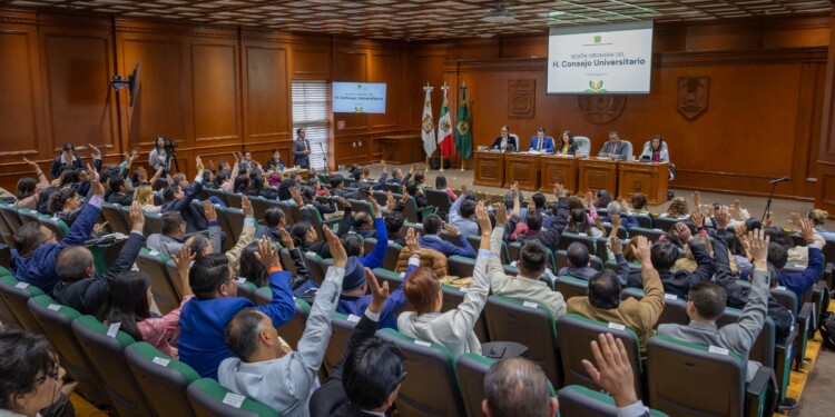 El Consejo Universitario de la UAEMéx aprobó nuevas reglas para procesos electorales internos, estrategias de salud mental, cultura de paz y la designación de nuevas autoridades académicas.