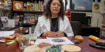 Planificar los alimentos, moderar el consumo de productos industrializados y desconfiar de las dietas milagro puede mejorar la salud física, mental y emocional