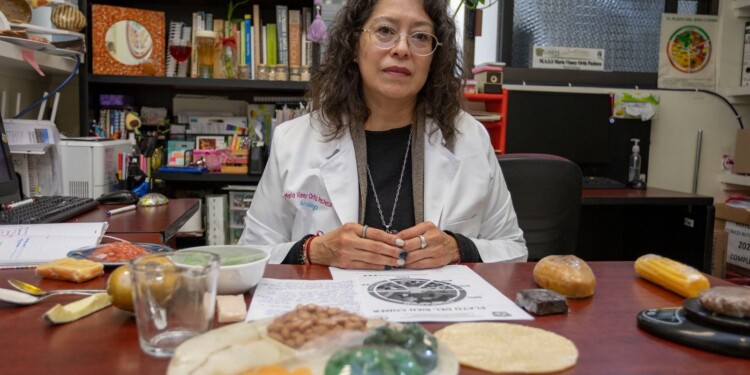Planificar los alimentos, moderar el consumo de productos industrializados y desconfiar de las dietas milagro puede mejorar la salud física, mental y emocional