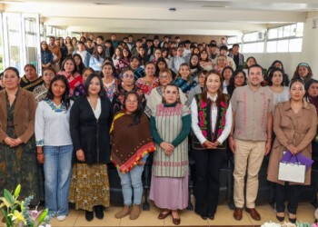 Lactancia, partería y cuidados comunitarios fueron analizados en un encuentro de la UAEMéx con mujeres y representantes de pueblos originarios.