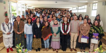 Lactancia, partería y cuidados comunitarios fueron analizados en un encuentro de la UAEMéx con mujeres y representantes de pueblos originarios.