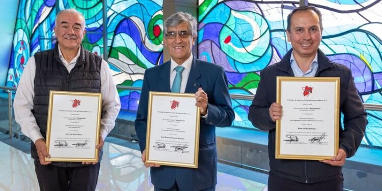 Tres egresados de Ingeniería Civil de la UAEMéx recibieron el Reconocimiento Estatal Nezahualcóyotl 2026 por sus trayectorias profesional, pública y académica.