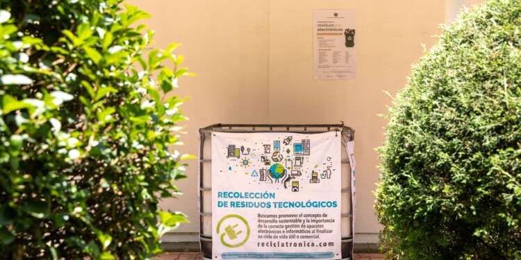 La UAEMéx habilitó ocho puntos de acopio para recibir celulares, cables, monitores y otros residuos electrónicos durante agosto. Busca reunir cinco toneladas.