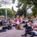 Estudiantes de la UAEMéx llevan a las calles de Tenancingo Los Diablos de Yauhtli, una reinterpretación de la tradición de San Miguel y la cruz de pericón.