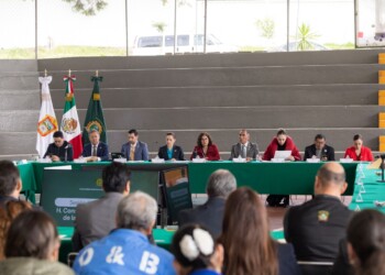 La Universidad analiza implementar protocolos de revisión de mochilas, regular el uso de celulares y reforzar los accesos con torniquetes y detectores de metales en sus 11 planteles.