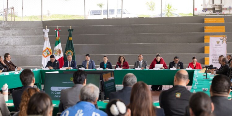 La Universidad analiza implementar protocolos de revisión de mochilas, regular el uso de celulares y reforzar los accesos con torniquetes y detectores de metales en sus 11 planteles.