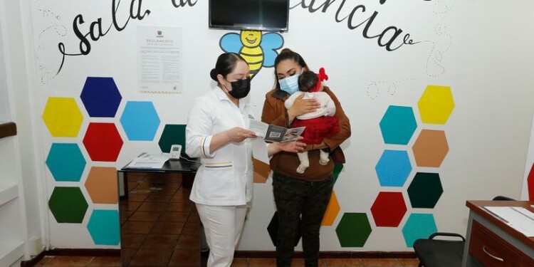Una nueva política universitaria busca evitar que las responsabilidades de cuidado se conviertan en una barrera para continuar los estudios, conservar el empleo o participar plenamente en la vida académica.