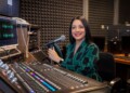 Lorena Rodríguez comparte la historia que la llevó de jugar a entrevistar durante su infancia a construir casi dos décadas de trayectoria en UniRadio.