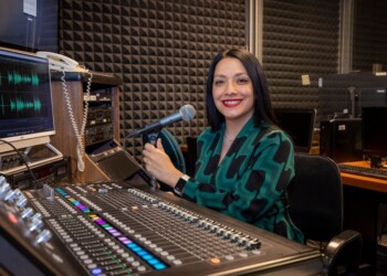 Lorena Rodríguez comparte la historia que la llevó de jugar a entrevistar durante su infancia a construir casi dos décadas de trayectoria en UniRadio.