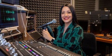 Lorena Rodríguez comparte la historia que la llevó de jugar a entrevistar durante su infancia a construir casi dos décadas de trayectoria en UniRadio.