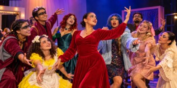 Estudiantes de Artes Teatrales de la UAEMéx llevan al escenario cuatro montajes que forman parte de su preparación profesional y que estarán abiertos al público hasta diciembre.