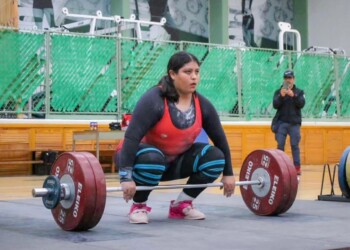 Perla Gabriel combina una destacada trayectoria en halterofilia con sus estudios de Psicología en la UAEMéx para explorar la preparación mental de los atletas.