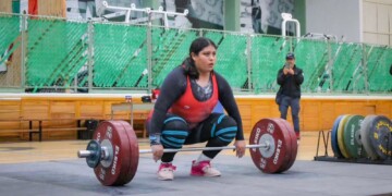 Perla Gabriel combina una destacada trayectoria en halterofilia con sus estudios de Psicología en la UAEMéx para explorar la preparación mental de los atletas.