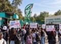 Estudiantes denuncian falta de agua, deterioro y presunto acoso, mientras registros oficiales muestran casi 17 millones de pesos en ingresos de gestión durante 2024. Rectoría atribuye el desabasto a problemas externos y el Órgano Interno de Control anuncia revisiones.