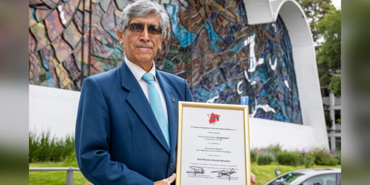 Luis Alejandro Escamilla Hernández lleva 35 años formando ingenieros en la UAEMéx y recibió el Reconocimiento Estatal Nezahualcóyotl 2026.